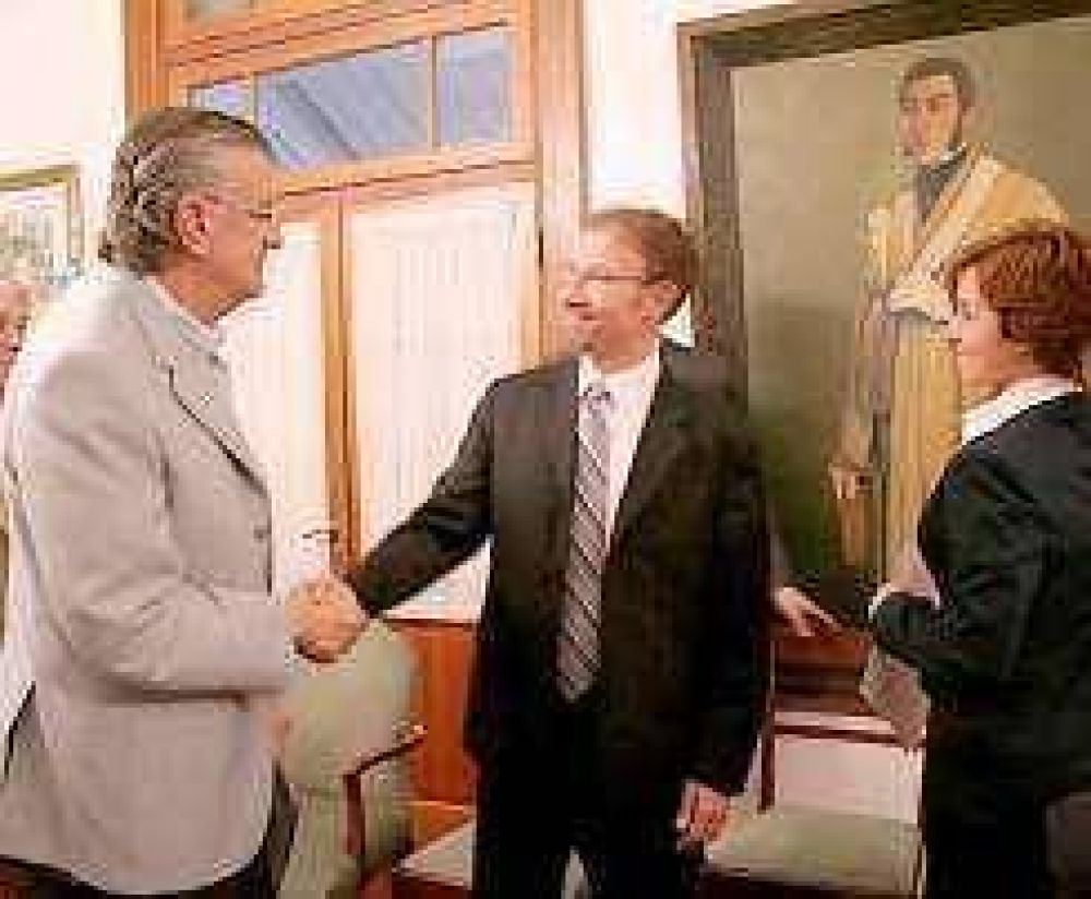 Con nuevo due�o, arranca Casposo