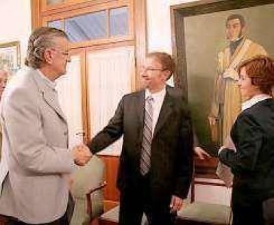 Con nuevo due�o, arranca Casposo