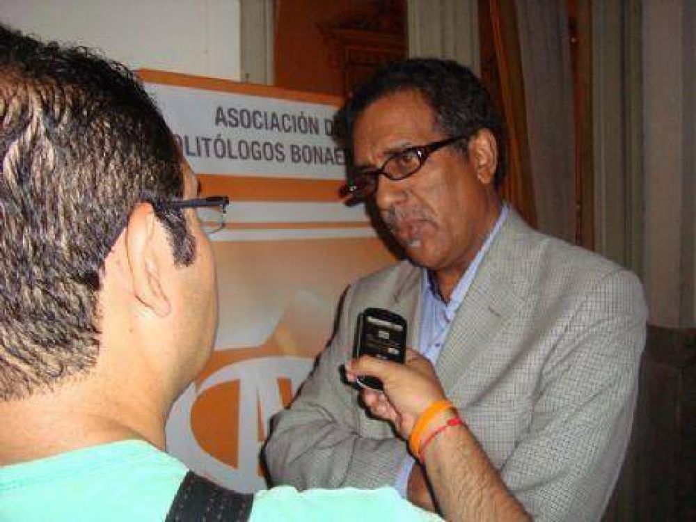 El embajador de Saharaui visit� La Plata: �Tenemos una gran parte de la poblaci�n desaparecida�, asegur� Salem Bachir