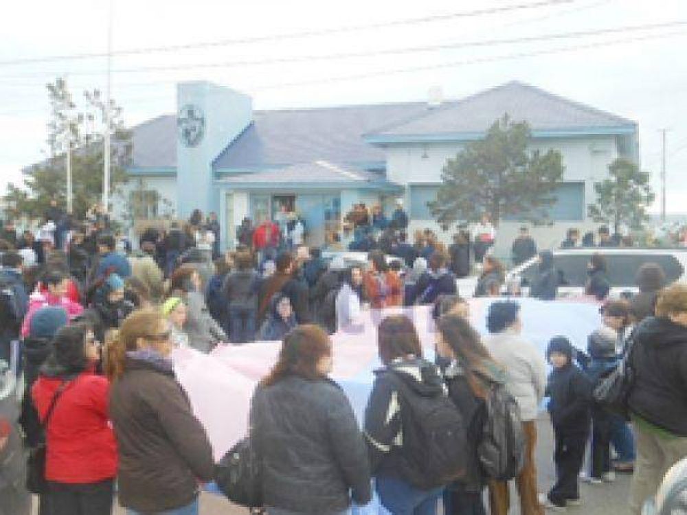 Dura solicitada de la comunidad del Mar�a Auxiliadora por la falta de respuestas