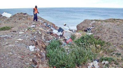 Medio Ambiente ya intervino sobre casi 2.000 m2 de tierras afectadas por basura