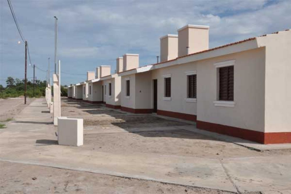 Zamora entrega viviendas en La Banda