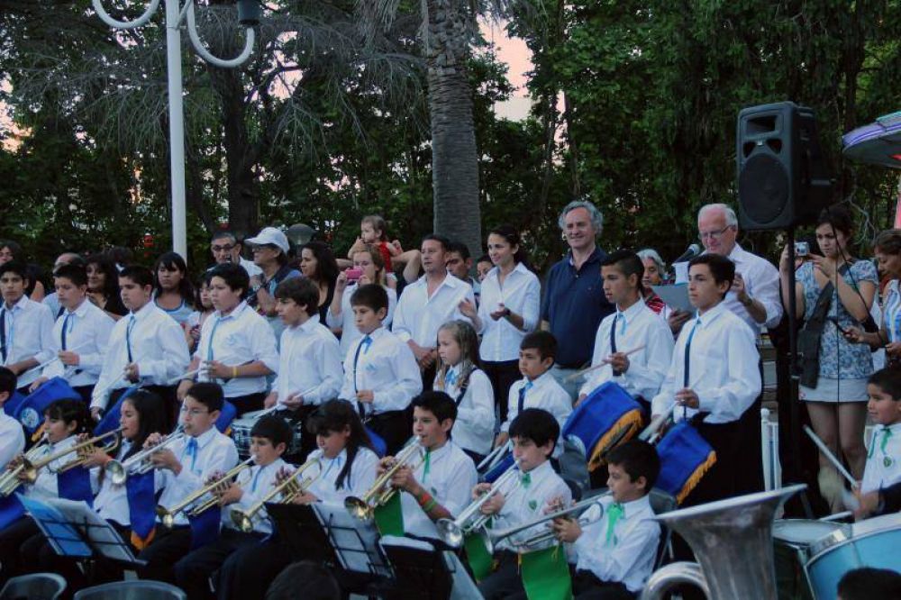 SAN MIGUEL - JOAQUIN DE LA TORRE, PRESENTE EN LA INAUGURACI�N DE LA BIBLIOTECA �MUNZ�N� Y EN EL FESTIVAL DE BANDAS MILITARES