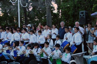 SAN MIGUEL - JOAQUIN DE LA TORRE, PRESENTE EN LA INAUGURACI�N DE LA BIBLIOTECA �MUNZ�N� Y EN EL FESTIVAL DE BANDAS MILITARES