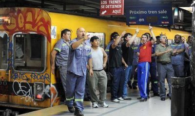 Metrov�as, los metrodelegados y la UTA est�n reunidos para destrabar el paro de subtes