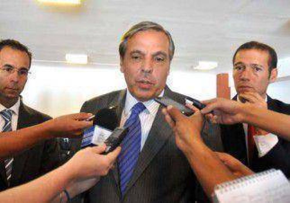 Sapag garantiz� ayuda para el pago de aguinaldos en municipios 