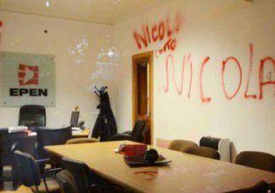 Causan destrozos en oficinas del EPEN 