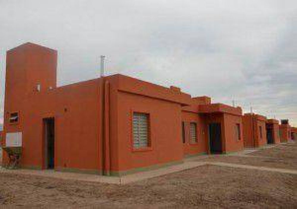 Entregan pre adjudicaciones de viviendas a empleados de la DGIP 