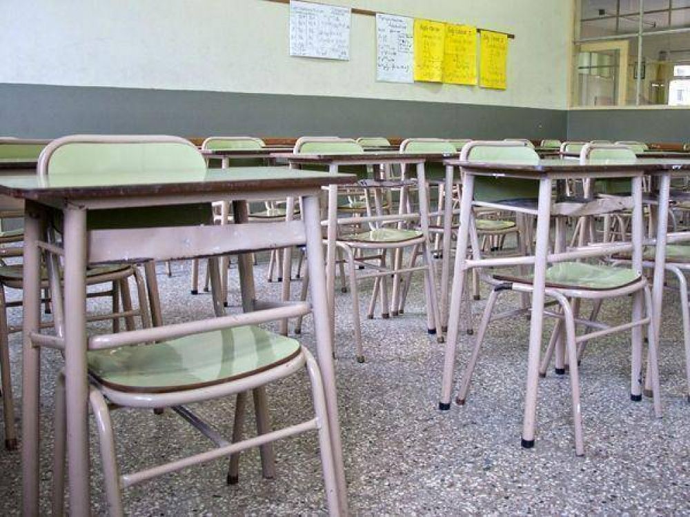 Escndalo en Concordia por fotos de preceptor y alumna teniendo sexo