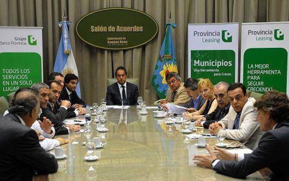 Scioli con treinta intendentes por financiaci�n y desendeudamiento