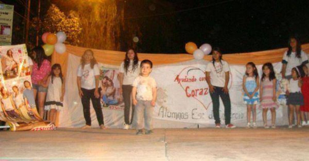 "Ayudando con el coraz�n" una iniciativa de j�venes chamicalenses 
