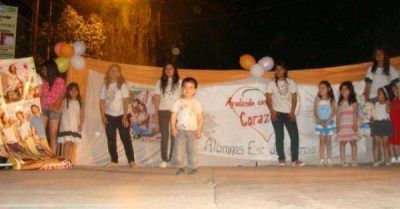 "Ayudando con el coraz�n" una iniciativa de j�venes chamicalenses 