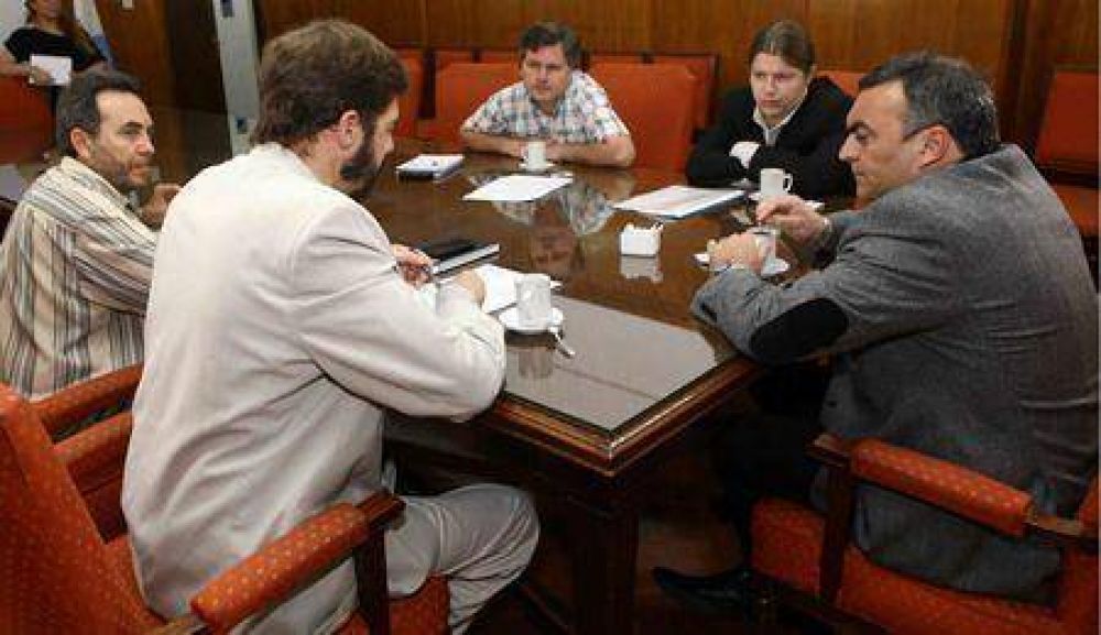 El Gobierno acordar� pol�ticas para incrementar el trabajo registrado  