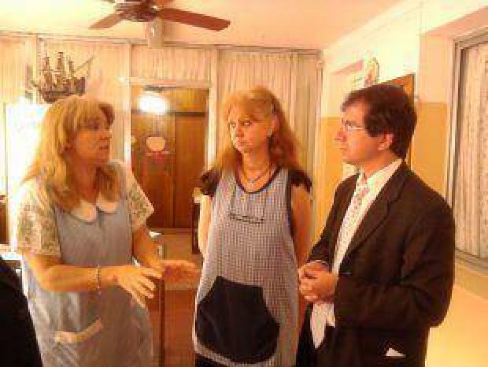  Germ�n Maldonado visit� dos establecimientos educativos