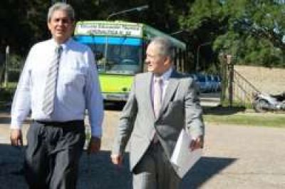 Donaron un colectivo a la Escuela de Aeron�utica