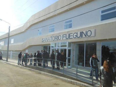 M�dicos de la salud p�blica acusaron a la cl�nica metal�rgica de �competencia desleal�