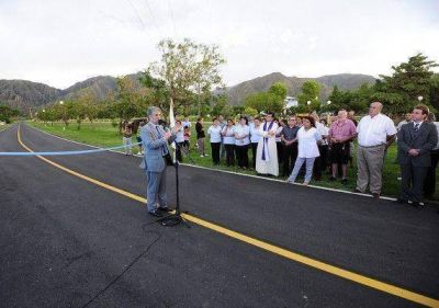 El Gobierno repaviment� la ruta de acceso al dique Luj�n