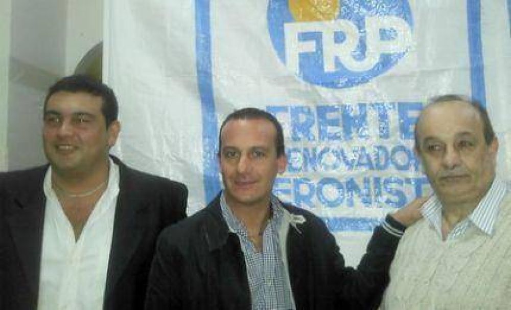 MDP + Feliz le pide a los comerciantes que guarden los carteles y las marquesinas �porque se los vamos a subir gratis� en el 2015