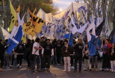 7D: las agrupaciones K desistieron de acampar frente al Diario Los Andes 