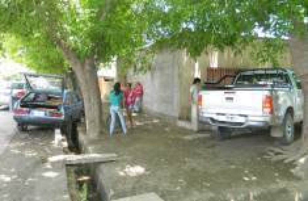 Un choque en Tunuy�n termin� con una camioneta dentro de una casa 