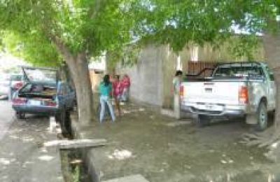 Un choque en Tunuy�n termin� con una camioneta dentro de una casa 