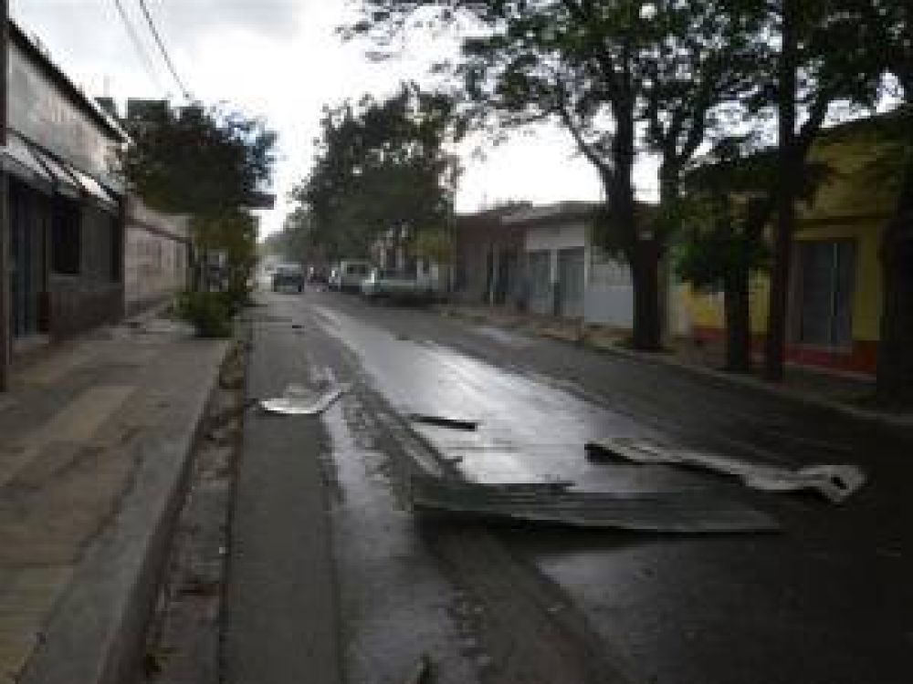 Vientos huracanados azotaron San Luis y causaron destrozos