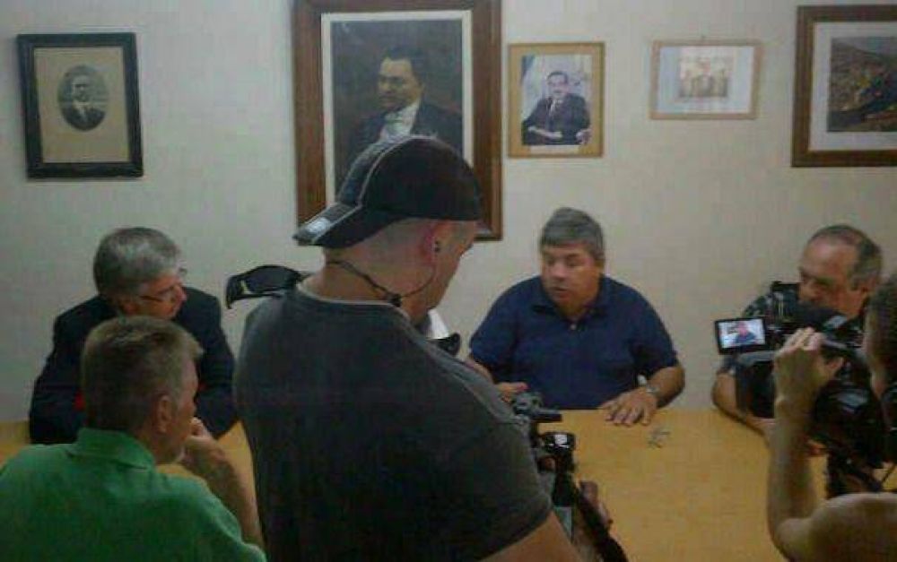 Fern�ndez y Armend�riz se reunieron con ediles de la UCR de Necochea