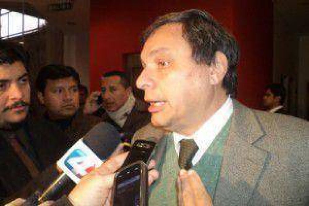 Ministro Rodolfo Tecchi anunci� 188 d�as de clases y 11 escuelas con jornada extendida