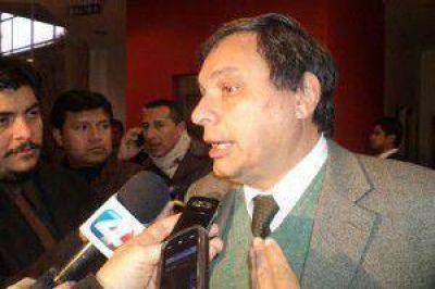 Ministro Rodolfo Tecchi anunci� 188 d�as de clases y 11 escuelas con jornada extendida
