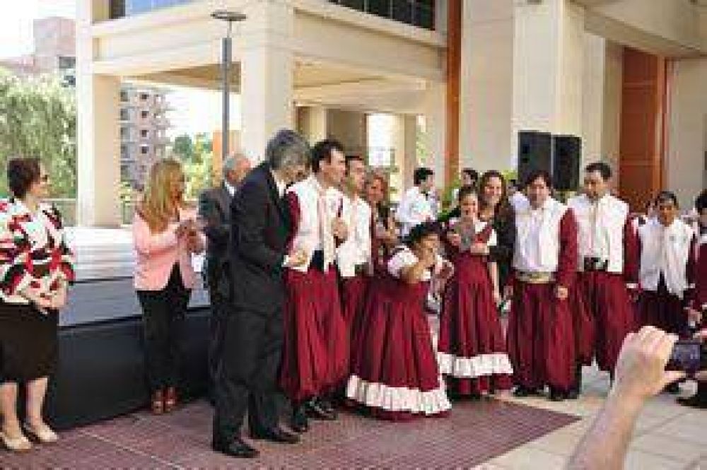 Reconocen a personas con discapacidad