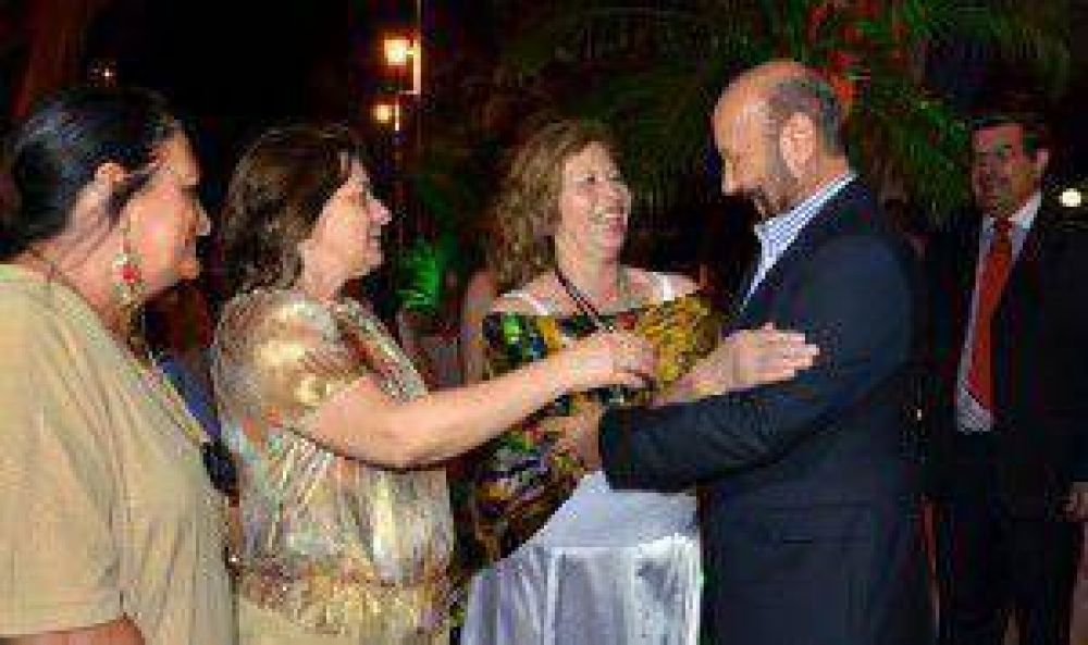 Reconocimiento al compromiso social de los m�dicos formose�os