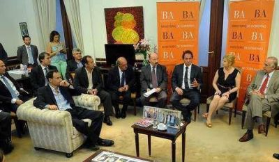 REUNI�N EN LA PLATA: Inza firm� ayer con Scioli convenios de financiaci�n y desendeudamiento