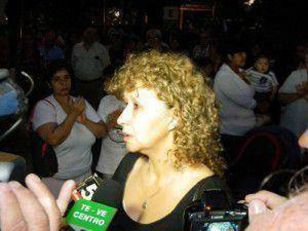 Dina Acevedo mam de Agustina: Estamos muy preocupados porque pas un fin de semana malo. Alcanz a balbucear el apodo del que esta detenido