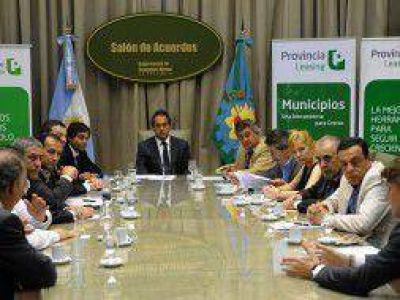 Scioli se reuni� con 30 intendentes por financiaci�n y desendeudamiento