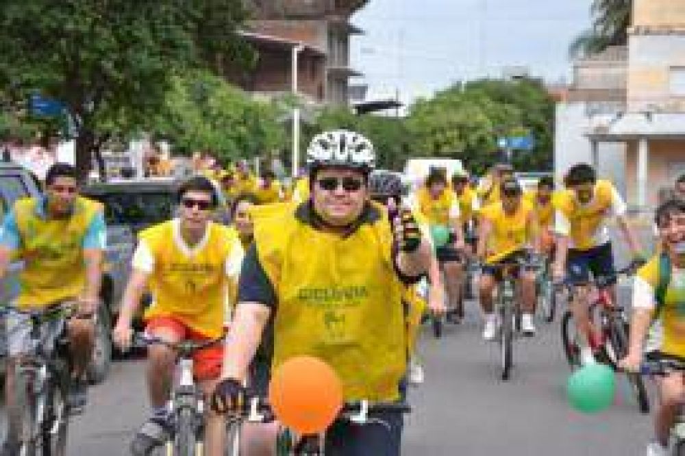 Exitosa "bicicleteada": legislador promueve la creaci�n de ciclov�as 