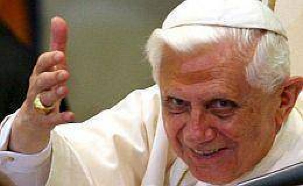 El papa ya tiene twitter y se viene su #12D