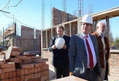 El presupuesto para obras p�blicas creci� 250% desde que Francisco P�rez asumi� como ministro 