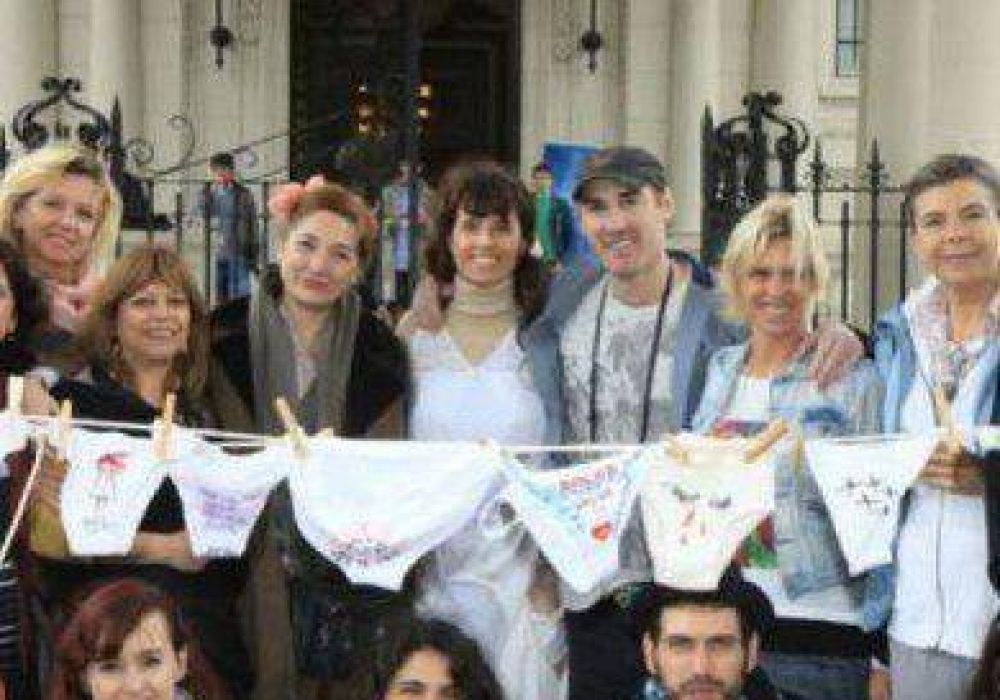 Bombachas y corpi�os contra la violencia de g�nero