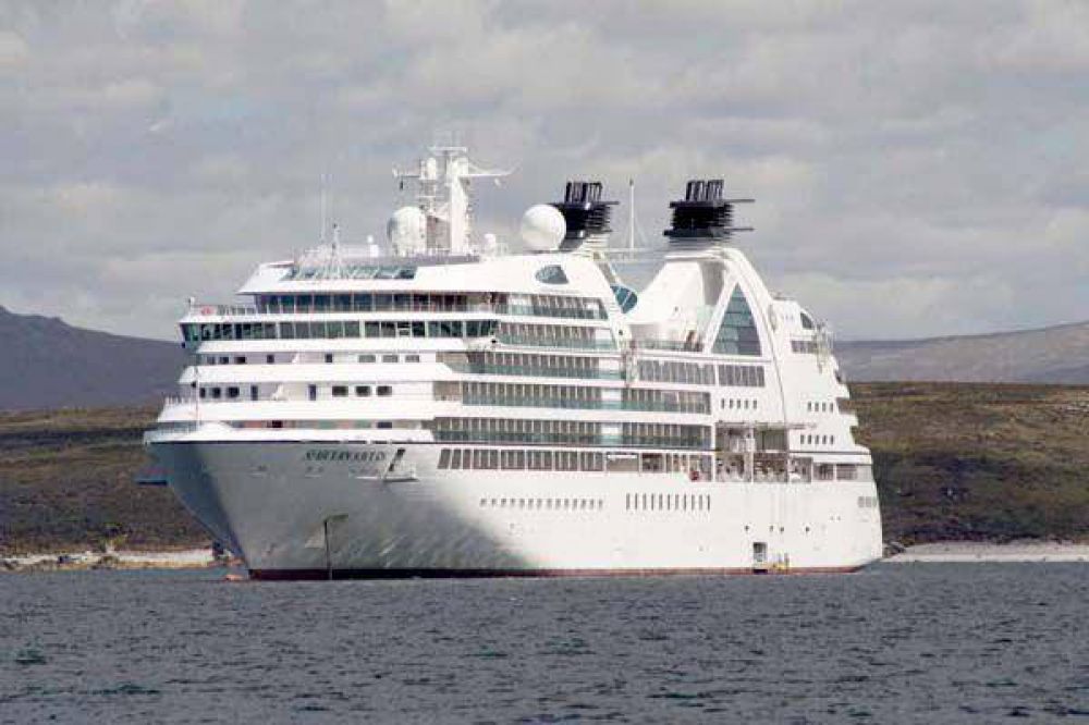 Trabajadores mar�timos del Puerto de Buenos Aires bloquean la salida del Seabourn Sojourm