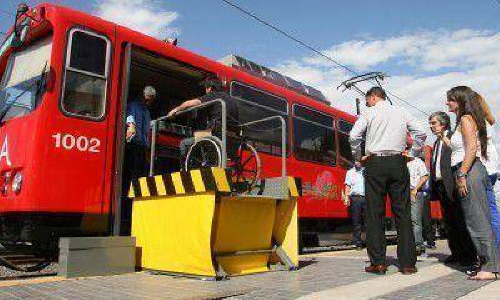 Crearon una rampa para garantizar el acceso de personas con discapacidad al Metrotranv�a 