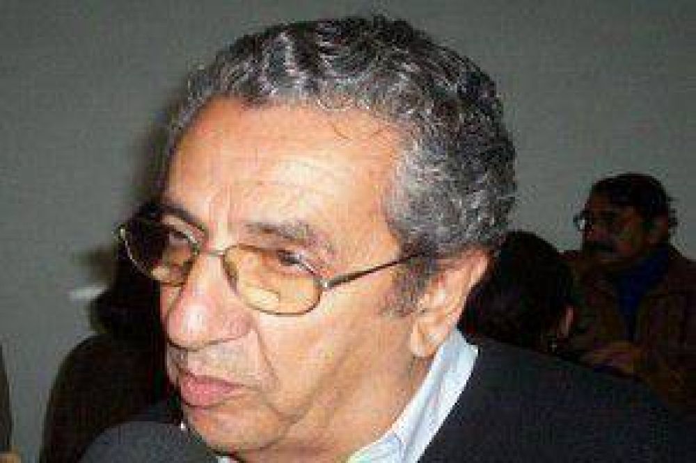  Alderete habl� de las "desafiliaciones masivas" y dijo que la principal dirigente social "estuvo afiliada a la UCR 11 a�os"