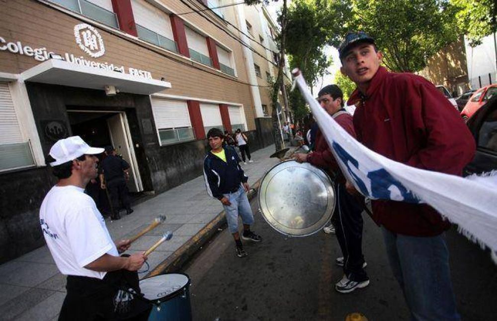 Exigieron firma de convenio colectivo para personal universitario privado