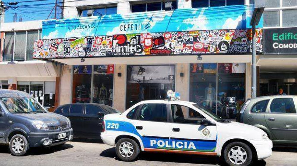 Asaltan una agencia de viajes de la que se llevan 40 mil pesos