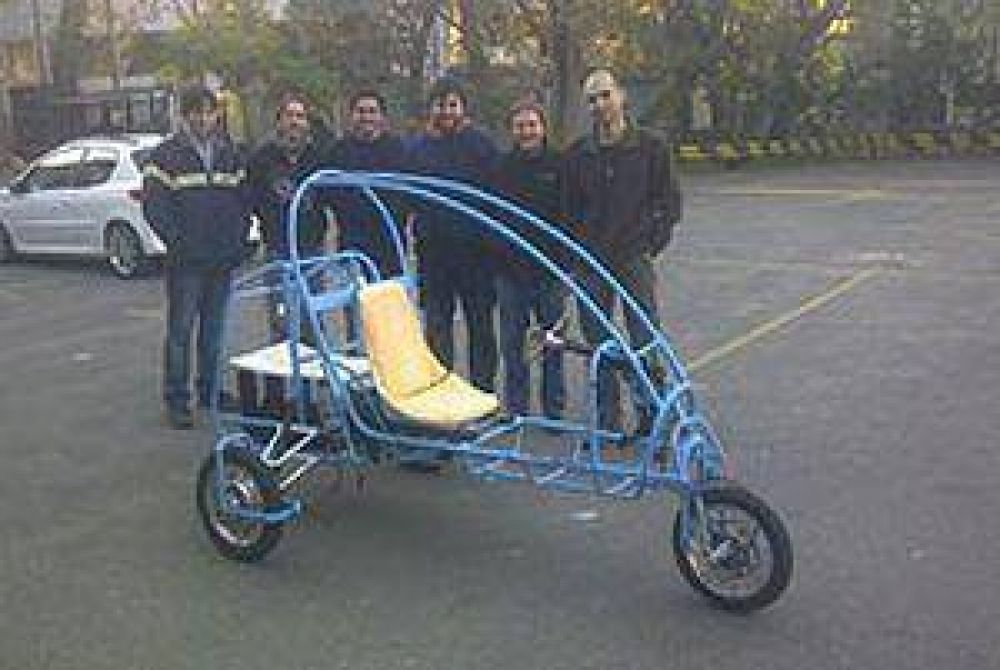Triciclo el�ctrico desarrollado por la UNLP llegar� por Ruta 2 a Mar del Plata