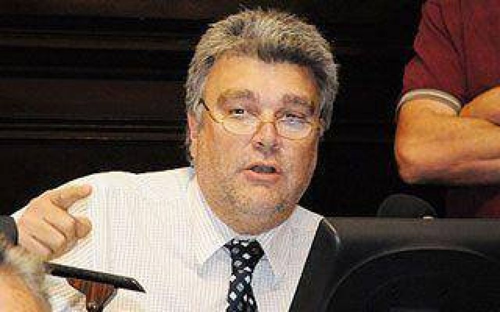 LOMAS: D�az pidi� a Insaurralde que no se proyecte �a costa de los contribuyentes�