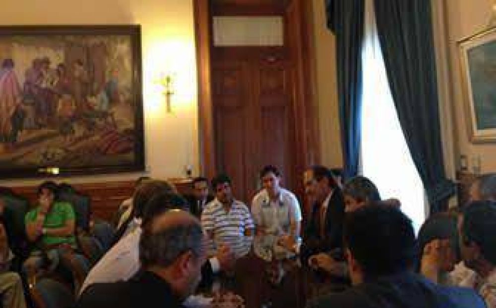 Alperovich se reuni� con empresarios de los boliches 