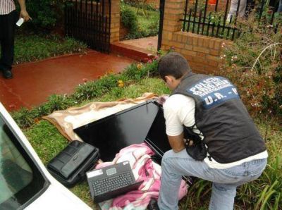 Ocult� sus cosas, fingi� un robo en su casa y termin� preso