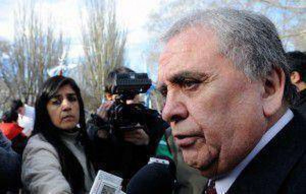 Los municipios de Santa Cruz funcionan como miniestados. R�o Gallegos y Caleta buscan plata en naci�n
