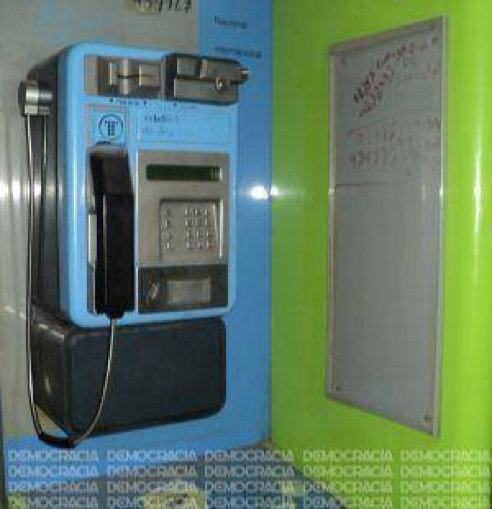 Tel�fonos p�blicos: quedan s�lo 42 y el 40 por ciento est� fuera de servicio