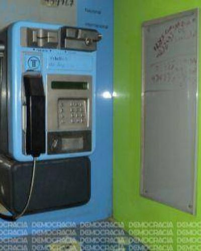 Tel�fonos p�blicos: quedan s�lo 42 y el 40 por ciento est� fuera de servicio